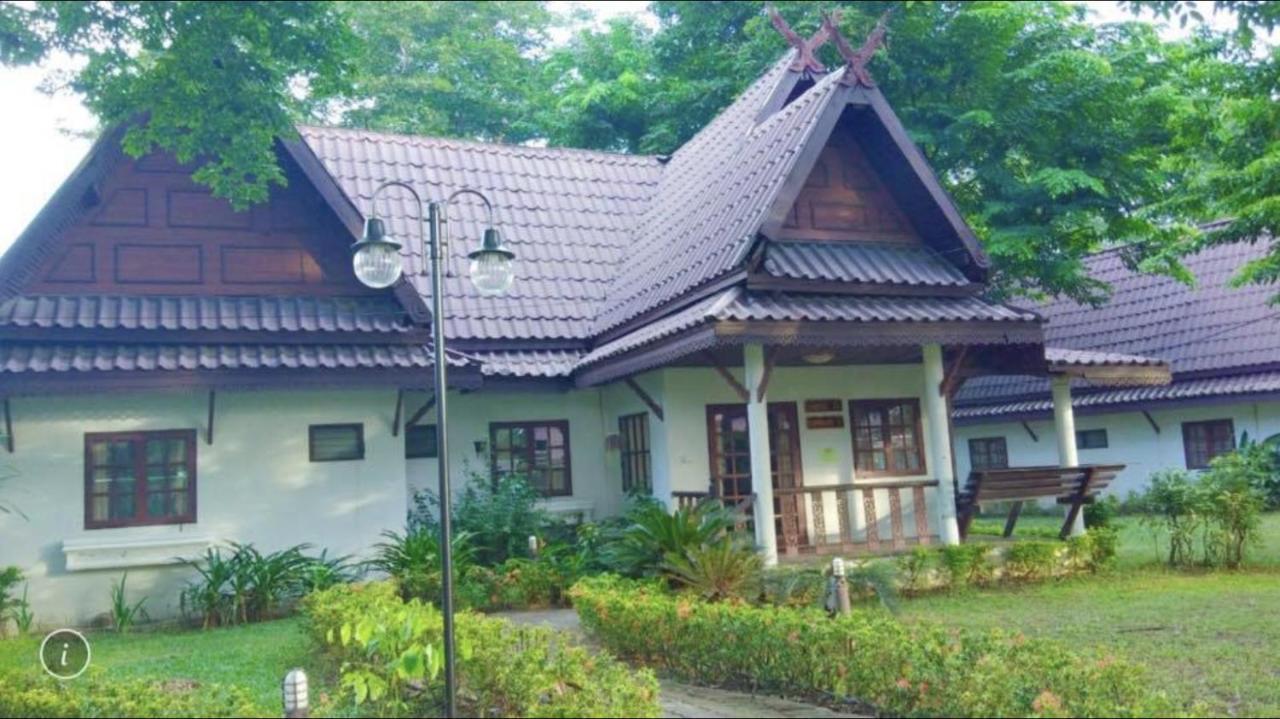 Inthanon Riverside Resort Chom Thong Exteriör bild